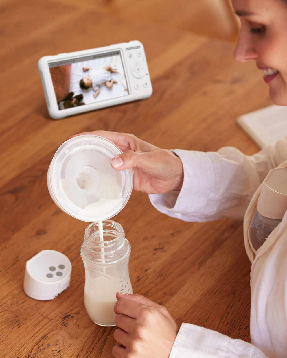 S12 Pro 安全套装： 双 S12 Pro 可穿戴式吸乳器和一个婴儿监视器